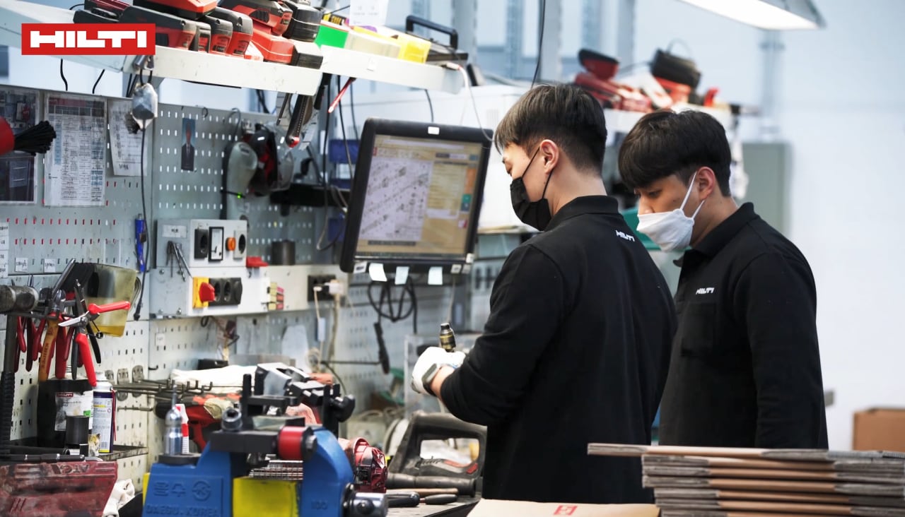 A Hilti service technician repairs a Hilti vacuum cleaner
